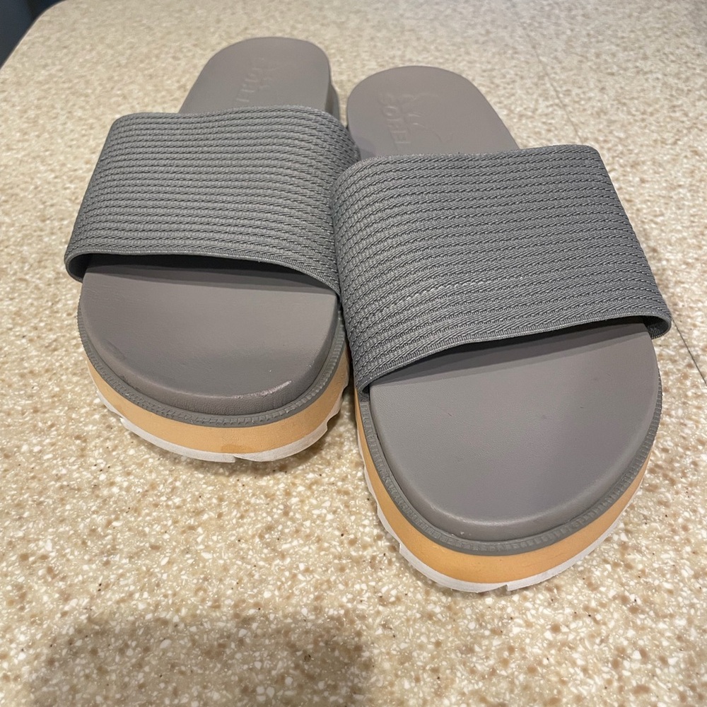 SOREL slides W8 1/2, grey, NEW w/o tag, cleaning out closet, very comfortable